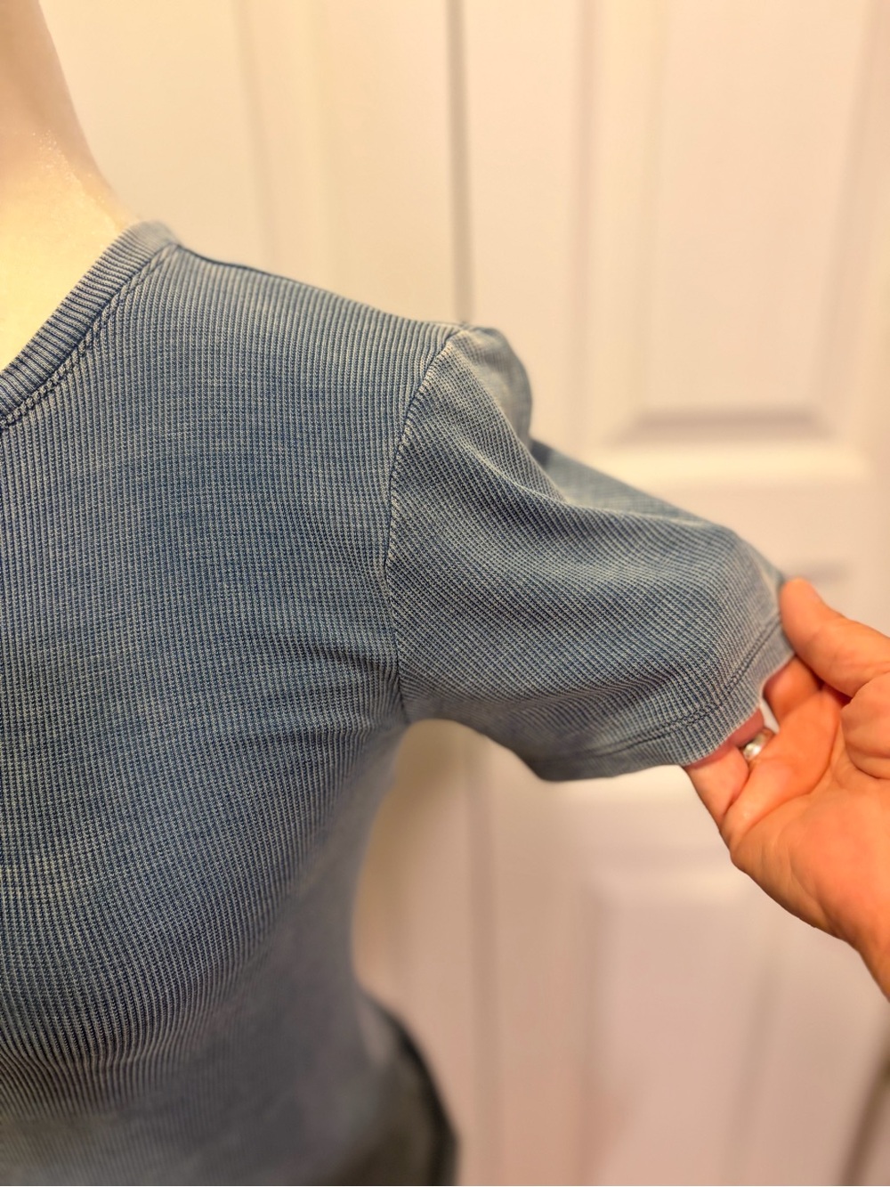 Good American Fluid Denim Tee-Med - Picture 4 of 8